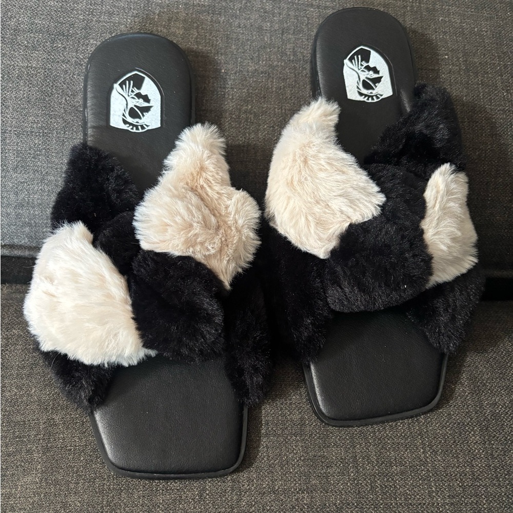 VHNY Faux Fur Slides NWOT